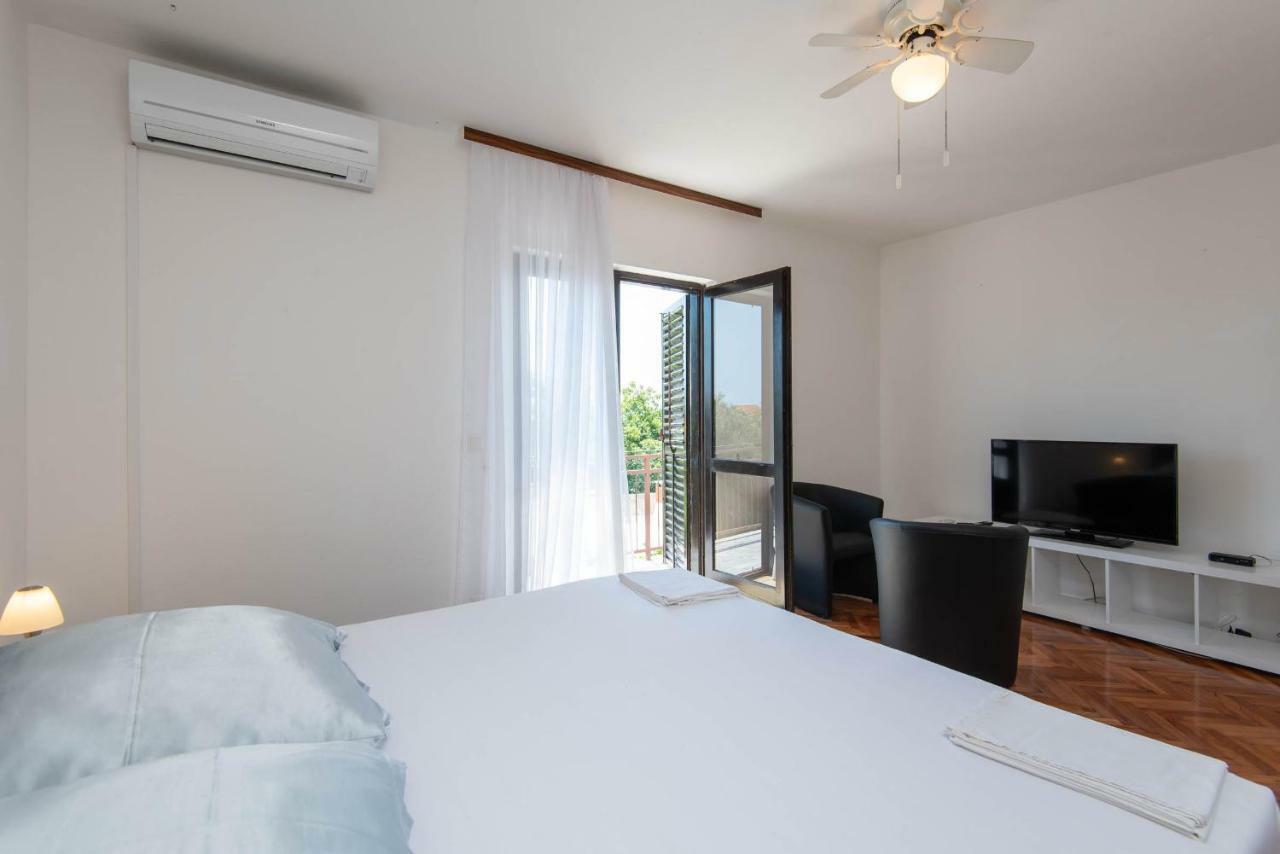 אורביץ Apartments Ljiljana מראה חיצוני תמונה